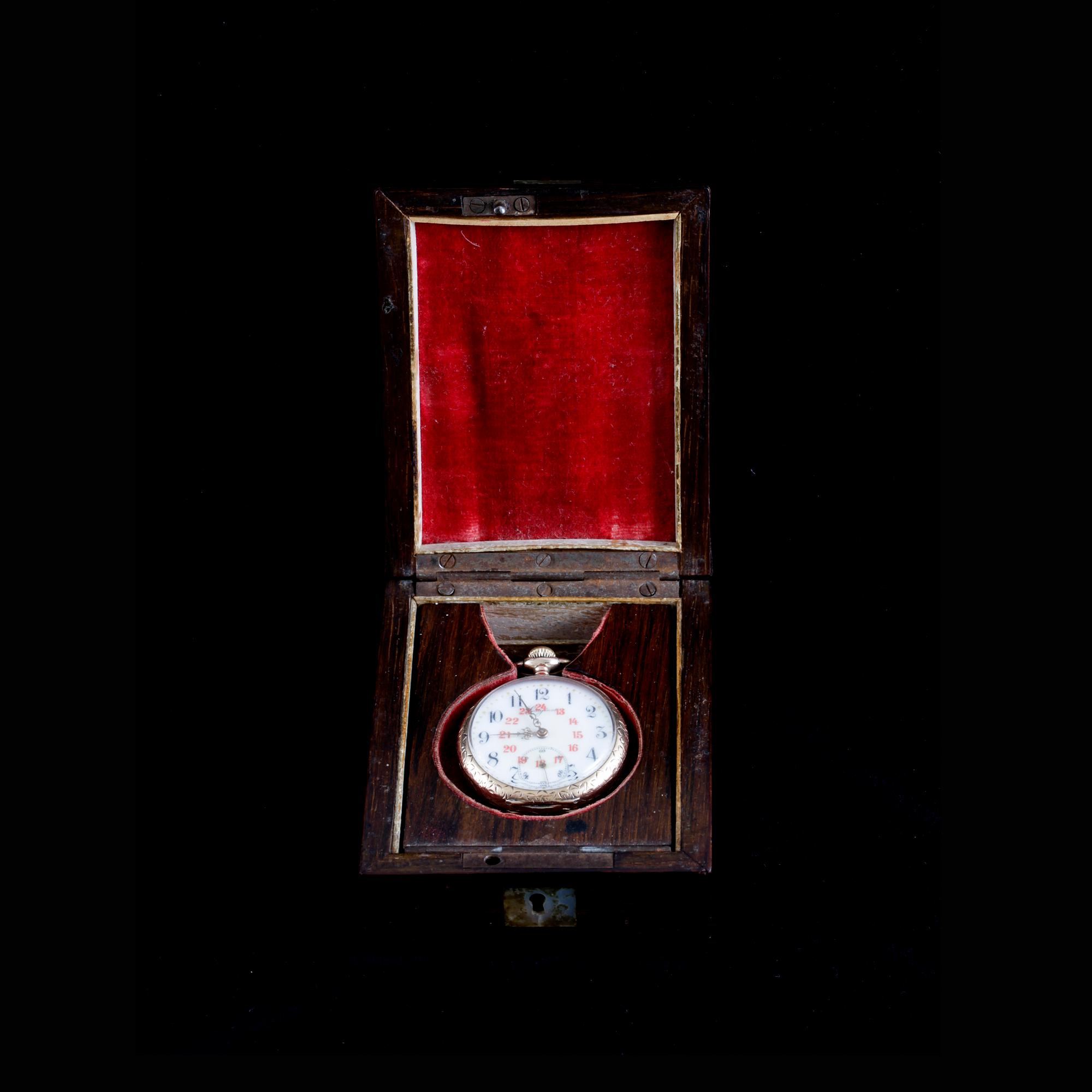 DAMFICKUR, Longines 14 K guld, 1900-talets början. I ask.