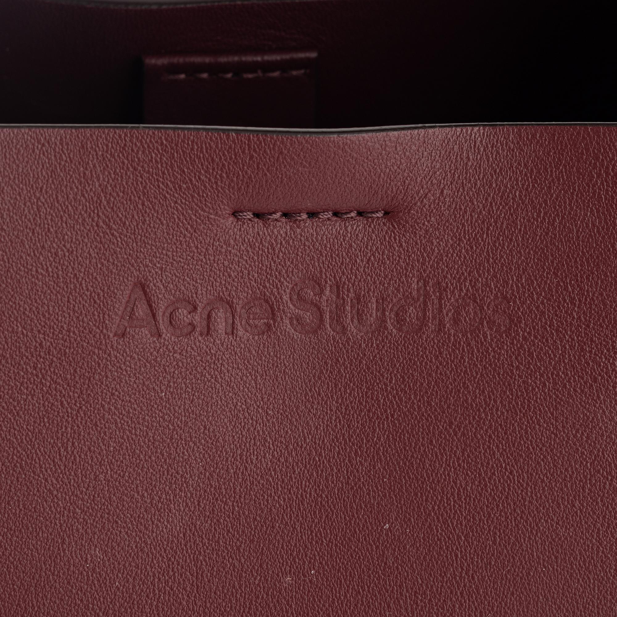 Acne Studios, väska, "Musubi Mini".