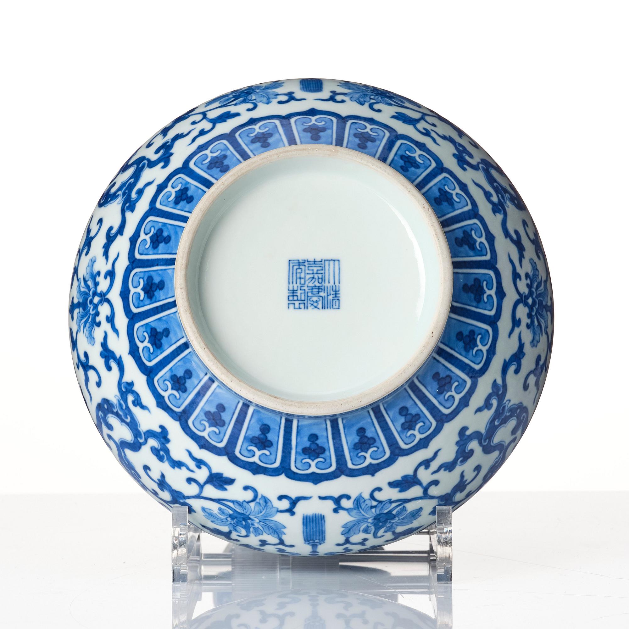 A blue and white vase, Qing dynasty, Jiaqing mark and period (1796-1820).