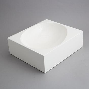 Naoto Fukasawa, a contemporary serving bowl "Outside" for B&B Italia.
