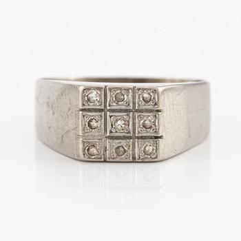 Ring, 18K vitguld med små åttkantslipade diamanter.