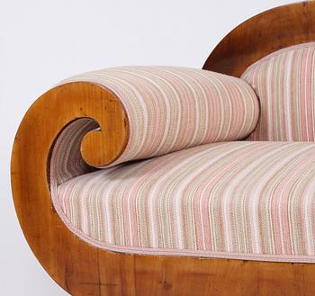 KANAPÉ, Karl Johan, omkring 1800-talets mitt.