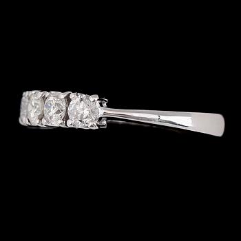 RING, 18k vitguld, 5 briljantslipade diamanter tot ca 1.05 ct.