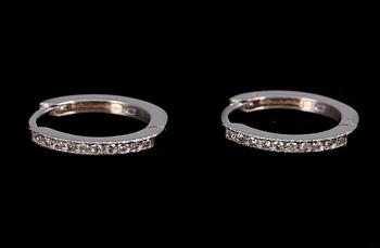 ÖRHÄNGEN, ett par, 14k vitguld med diamanter tot 0,20ct. Vikt ca 2,2 gram.