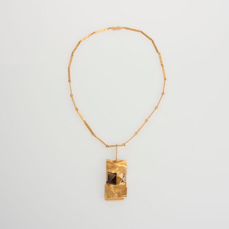 HALSSMYCKE, "Janus", 18K guld, bergskristall och rökkvarts. Björn Weckström Lapponia 32,0 g. Suunniteltu 1965.