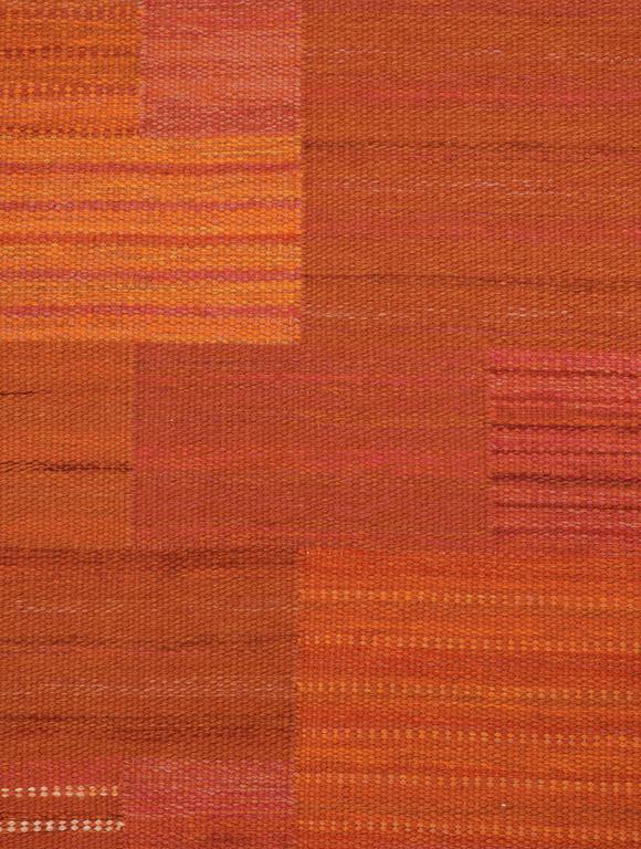 CARPET. "Fasad, orange". Flat weave. 378 x 279,5 cm. Signed AB MMF MR.