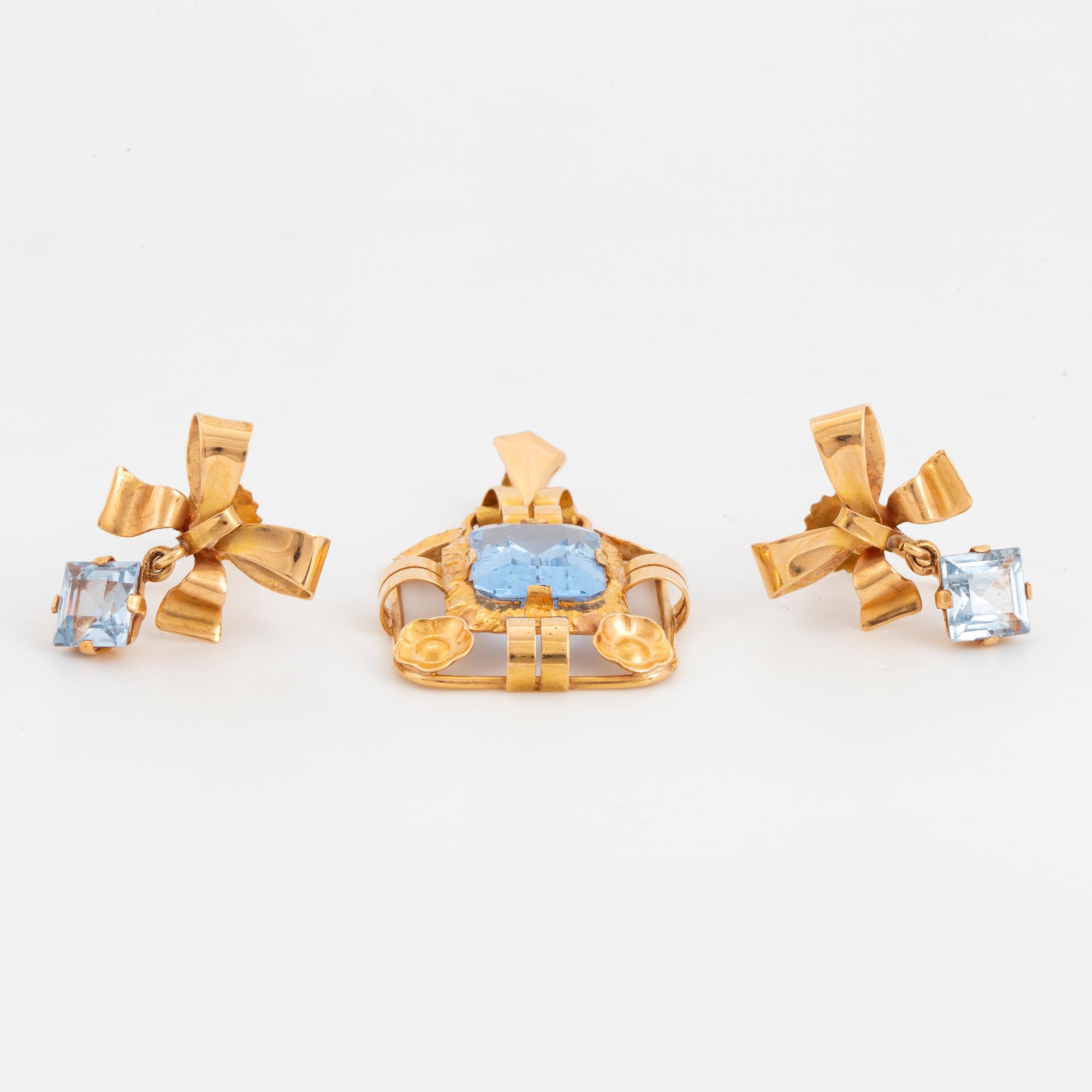 18K gold and synthetic blue spinel earrings and pendant.