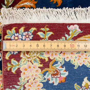 Carpet, silk, approx. 59 x 50 cm.