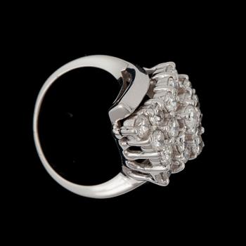 RING med briljantslipade diamanter totalt ca 2.52 ct.