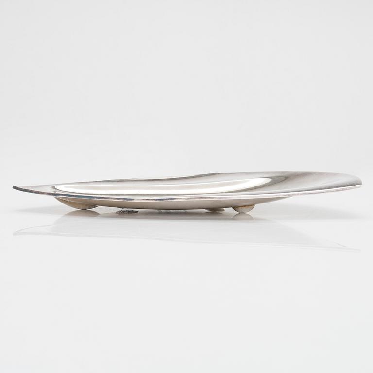 Tapio Wirkkala, silver dish model TW 100, Kultakeskus, Hämeenlinna 1967.