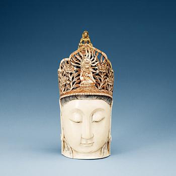 A carved ivory head of a Guanyin, late Qing dynasty.