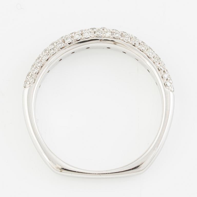 Ring, 18K white gold with small brilliant-cut diamonds.