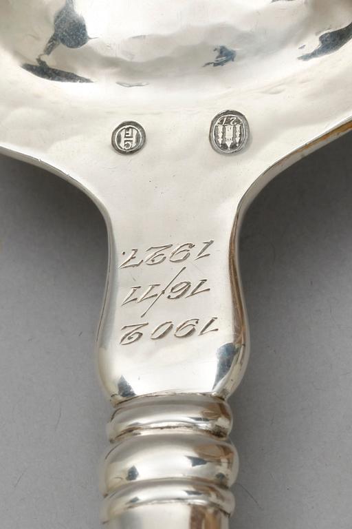 SERVERINGSBESTICK, ett par, silver. Danmark 1927. Tot 210gr.