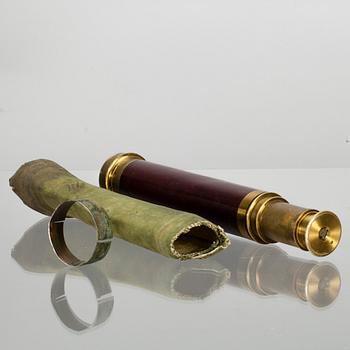 CIGARRETUI, PIPA och TUBKIKARE, läder, mässing, trä, 1800-talets slut och 1900-talets första hälft.