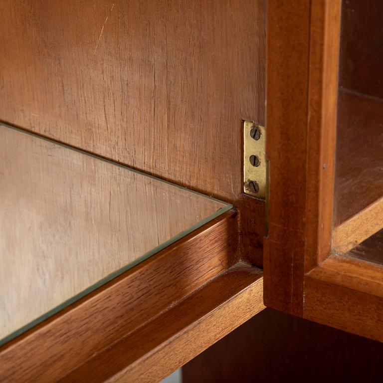 Josef Frank, a set of three mahogany bookcases, model 2112, Firma Svenskt Tenn.