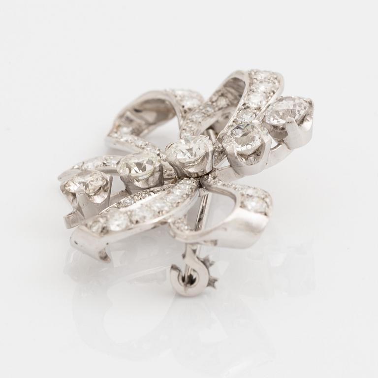 Old cut diamond bow brooch.