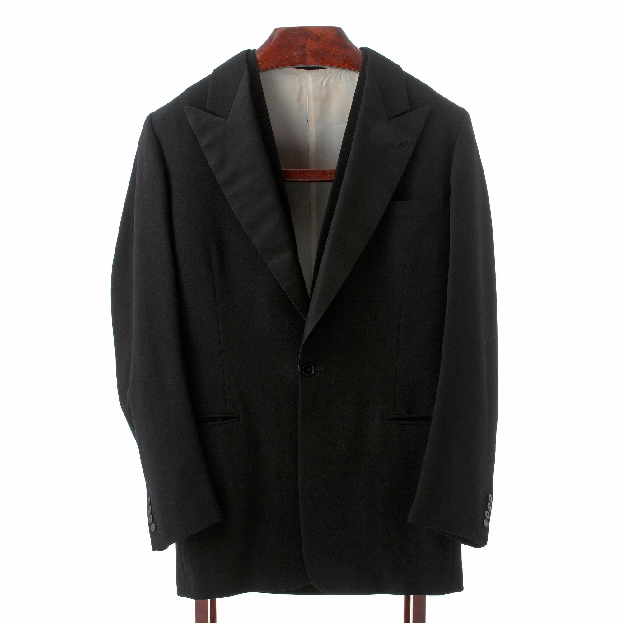 NK / STILENCO, a black wool men's suit consisting of dinner jacket, vest and pants.