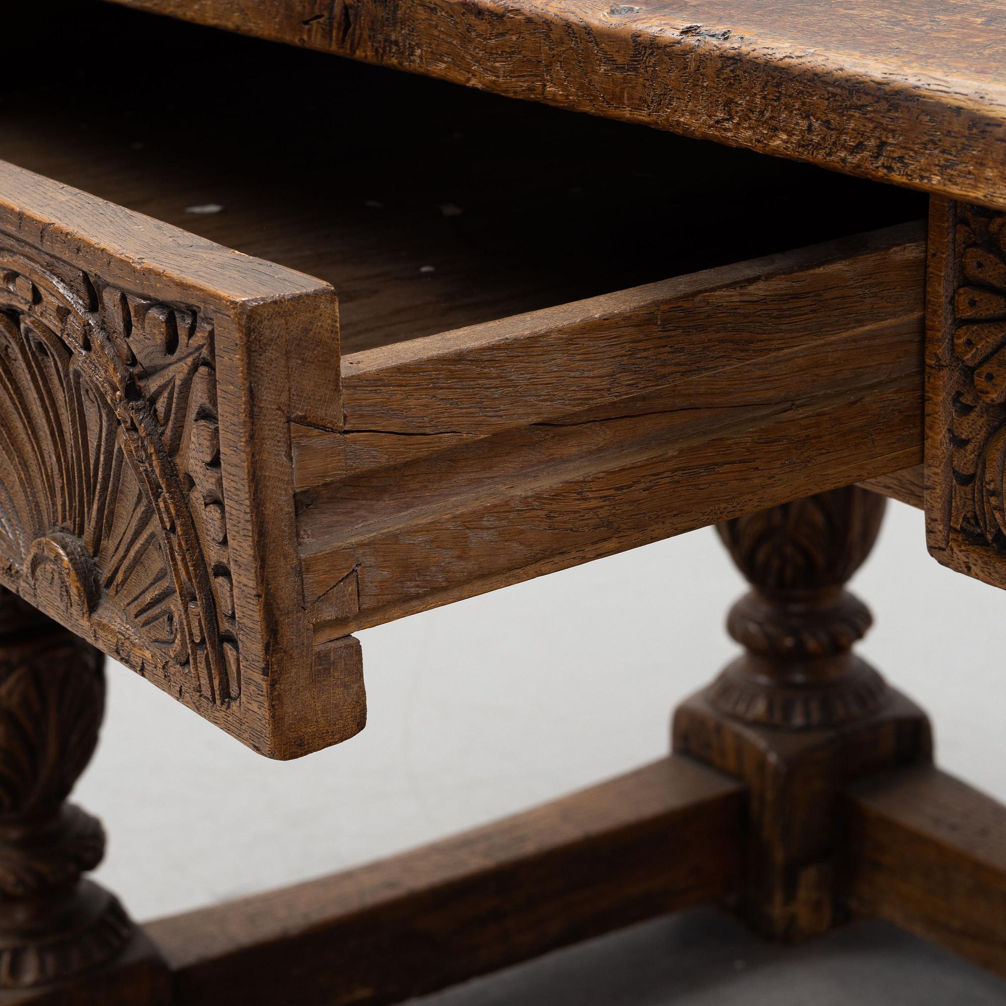 Biblioteksbord, barock, omkring år 1700.