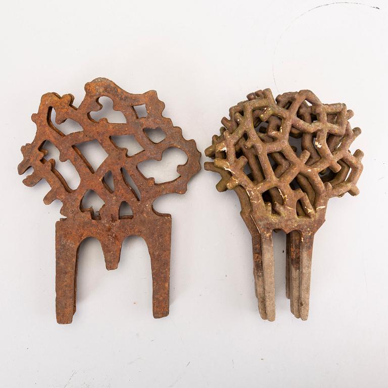 A set of 5+2 cast iron gardenfences early 1900s.