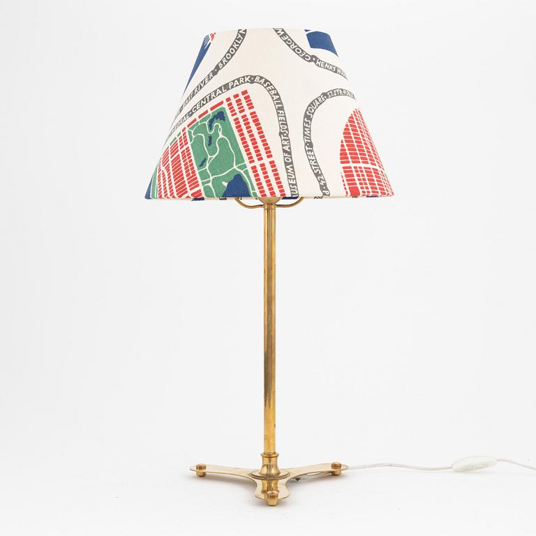 Josef Frank, a model 2467 table , Firma Svenskt Tenn.