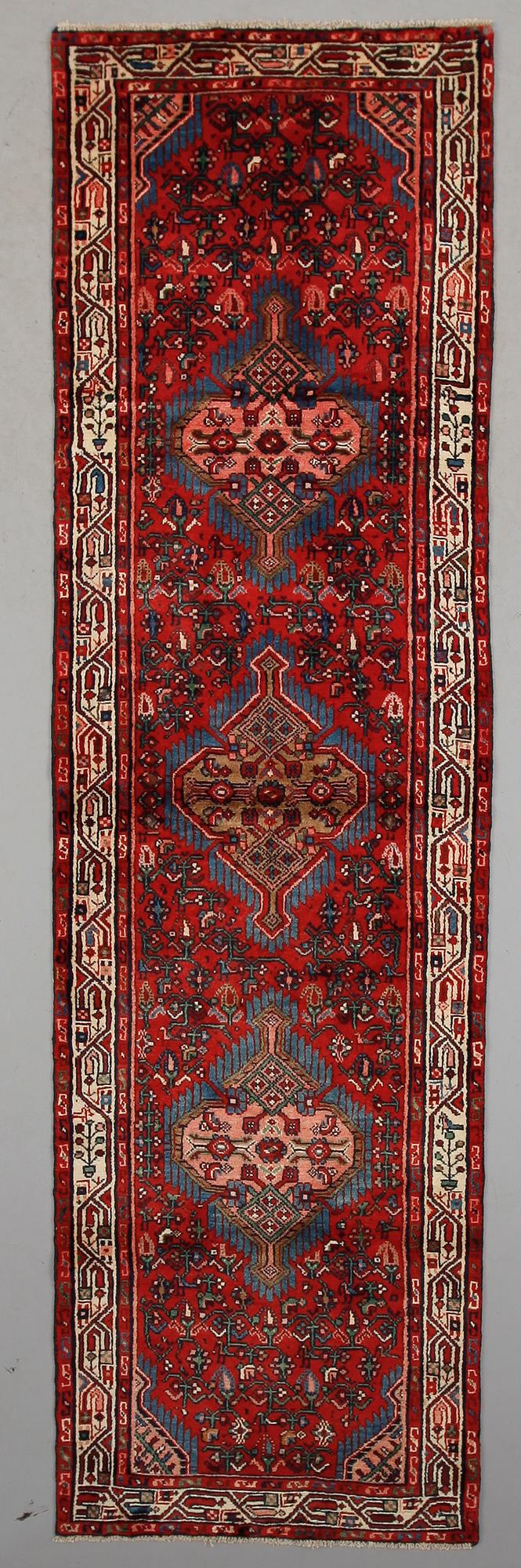 MATTA, Indjelass, ca 310 x 90 cm.