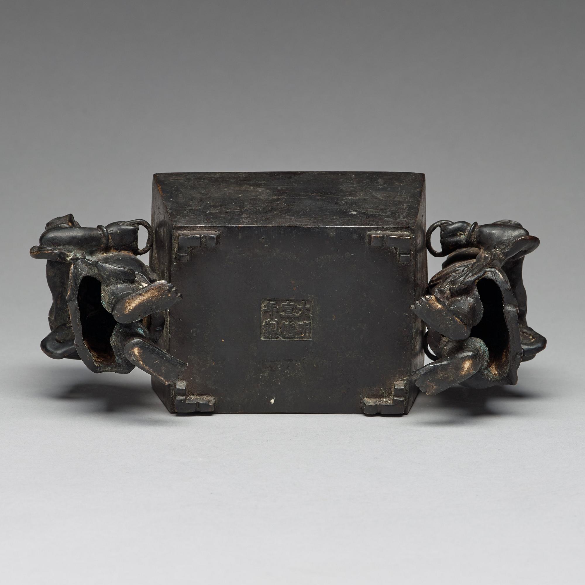 A bronze incense burner carried by two men, Qing dynasty (1644-1912), with Xuande mark.