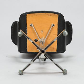 Desk chair, model 2114 Asko. In production 1962-1975.
