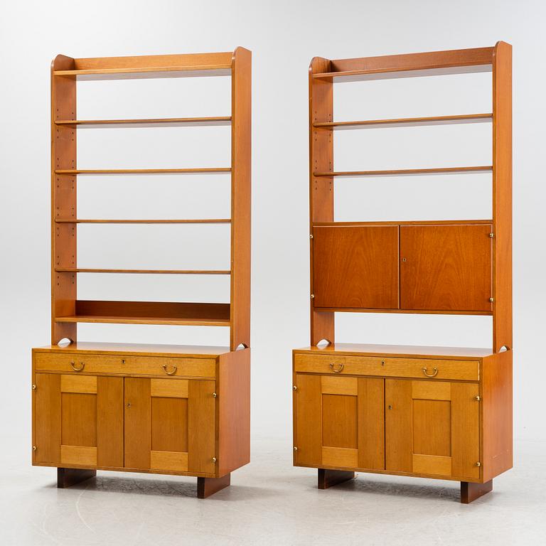 Josef Frank, two mahogany veneered bokkshelves, model 2112, Firma Svenskt Tenn, Sweden.