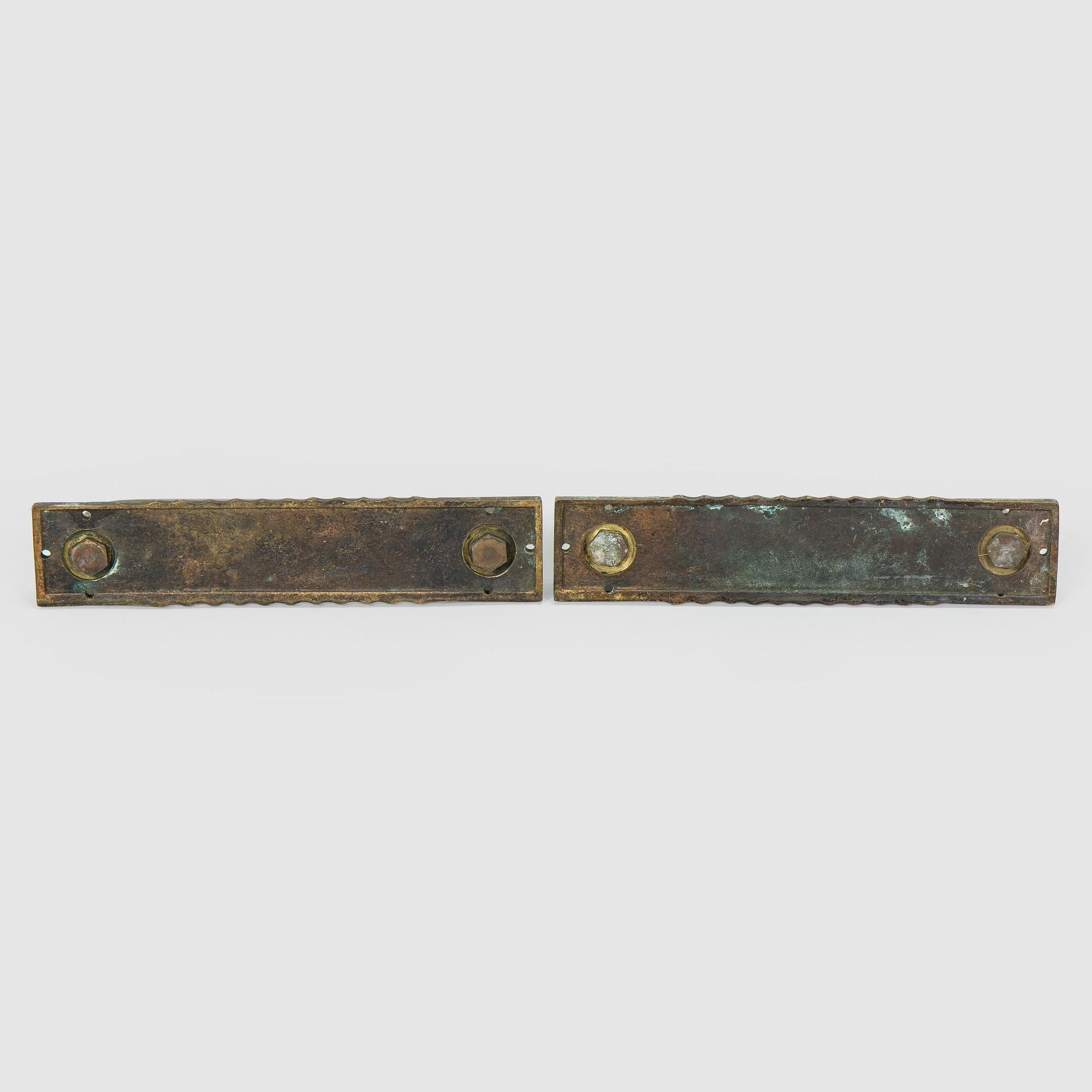 Dörrhandtag, två par, 1862 eller 1918.