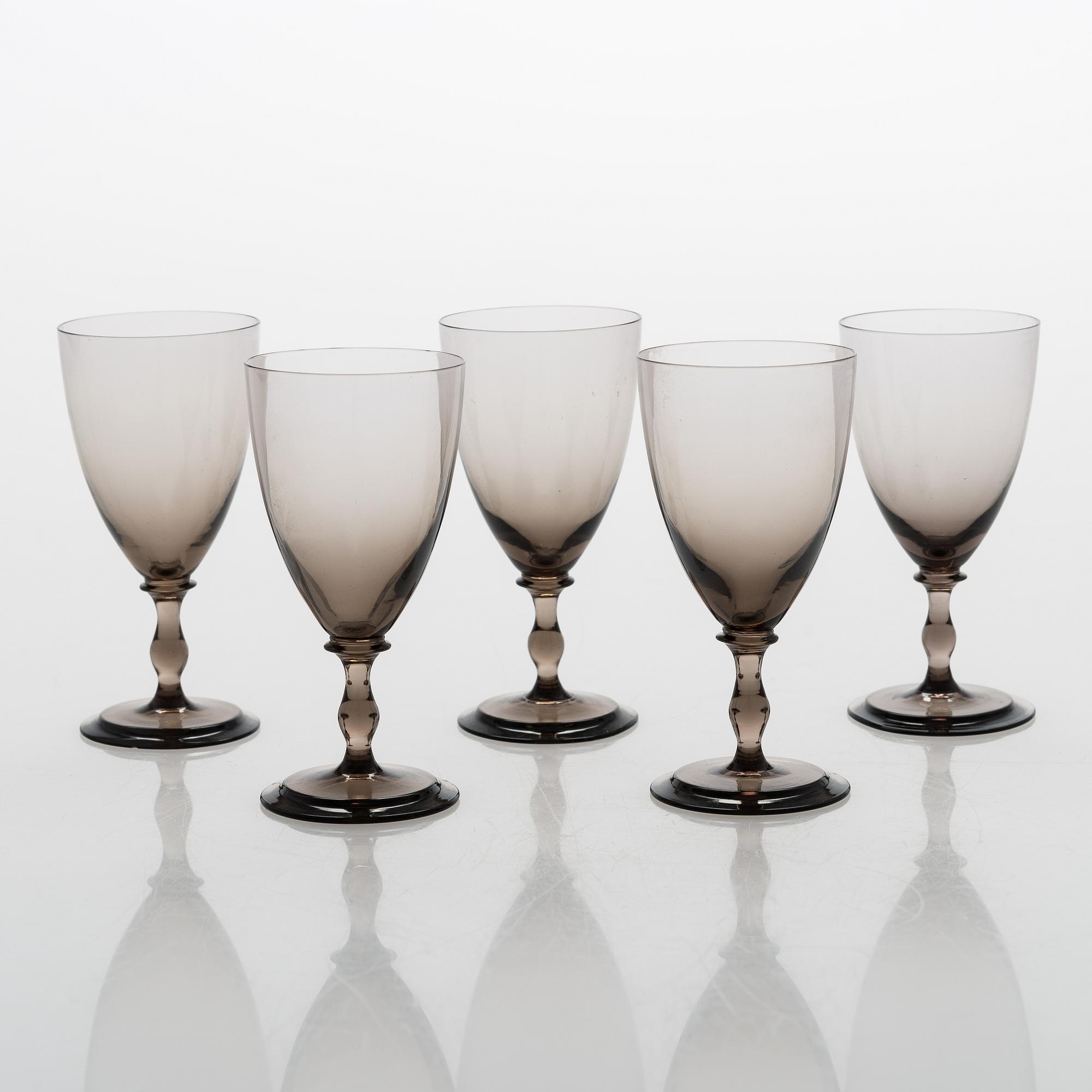 Tyra Lundgren, a set of 33 glasses, Riihimäen Lasi, first half of the 20th century.