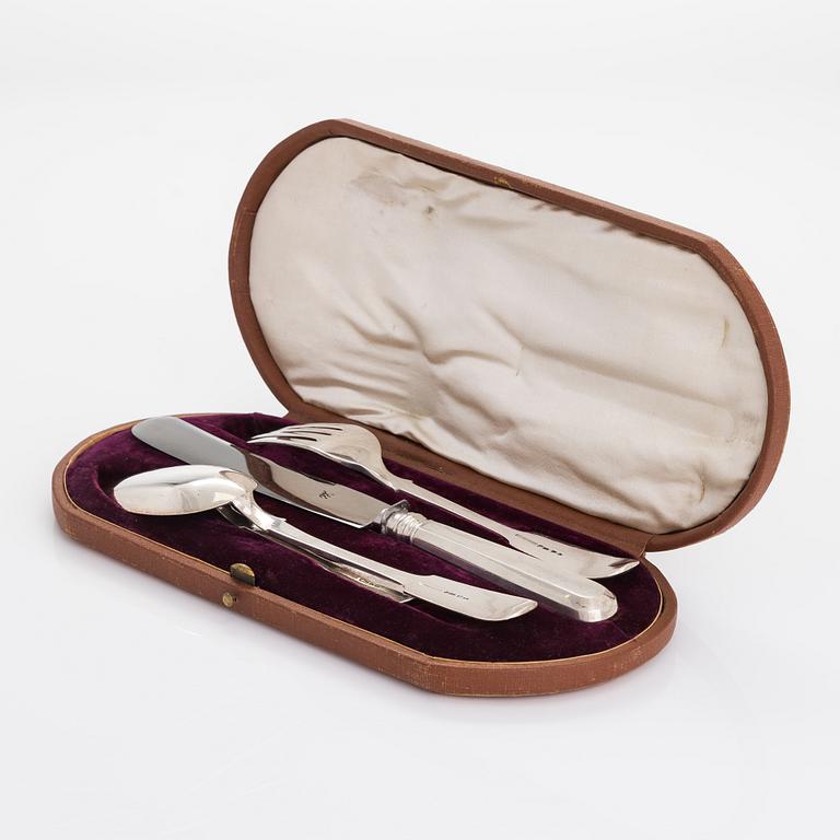 Hjalmar Fagerroos, 19th-century silver travel cutlery in lined case, Helsinki 1870-1879.