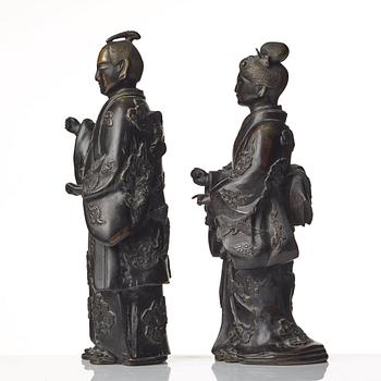 Two standing Japanese bronze sculptures of a Samurai and Bijin, Edo period (1603-1868).