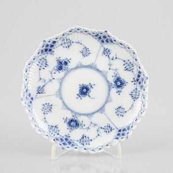 13 half lace "Musselmalet" porcelain coffee cups with saucers, Royal Copenhagen, Denmark.