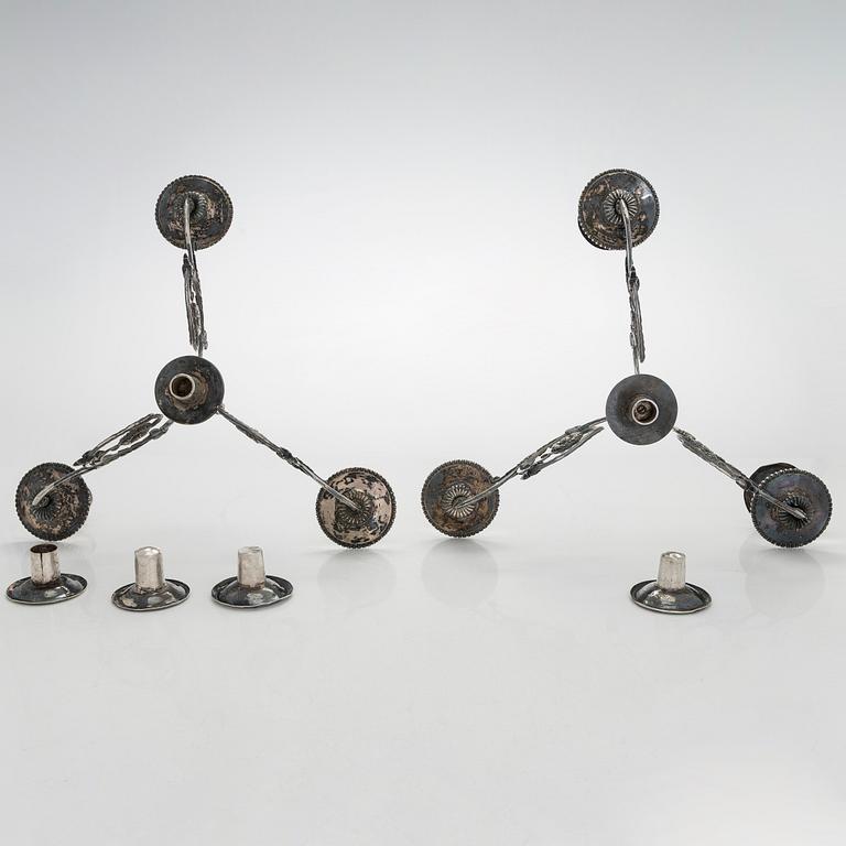 Pehr och Adolf Zethelius, kandelabrar, ett par, silver, Stockholm 1797 och 1824. Empire.