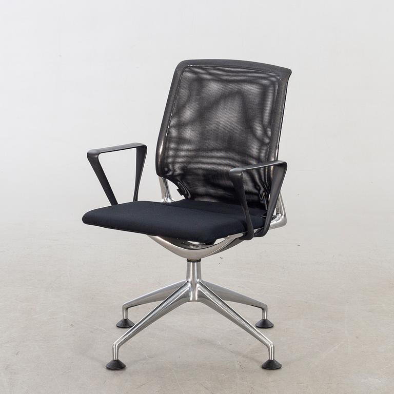 ALBERTO MEDA, Meda Conference Chair for Vitra. Model designed in 1998.