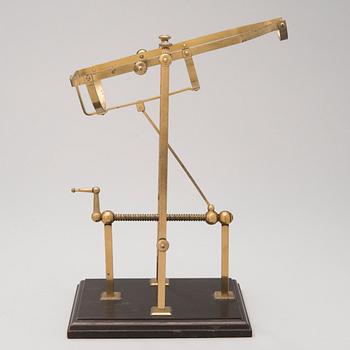 Mechanical wine decanting cradle, 20th century.