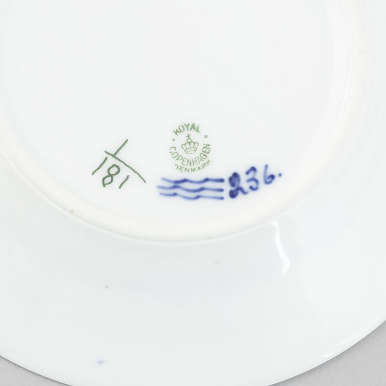 A Royal Copenhagen Musselmaalet, part dinner service, Denmark, 20th Century. (34 pieces).