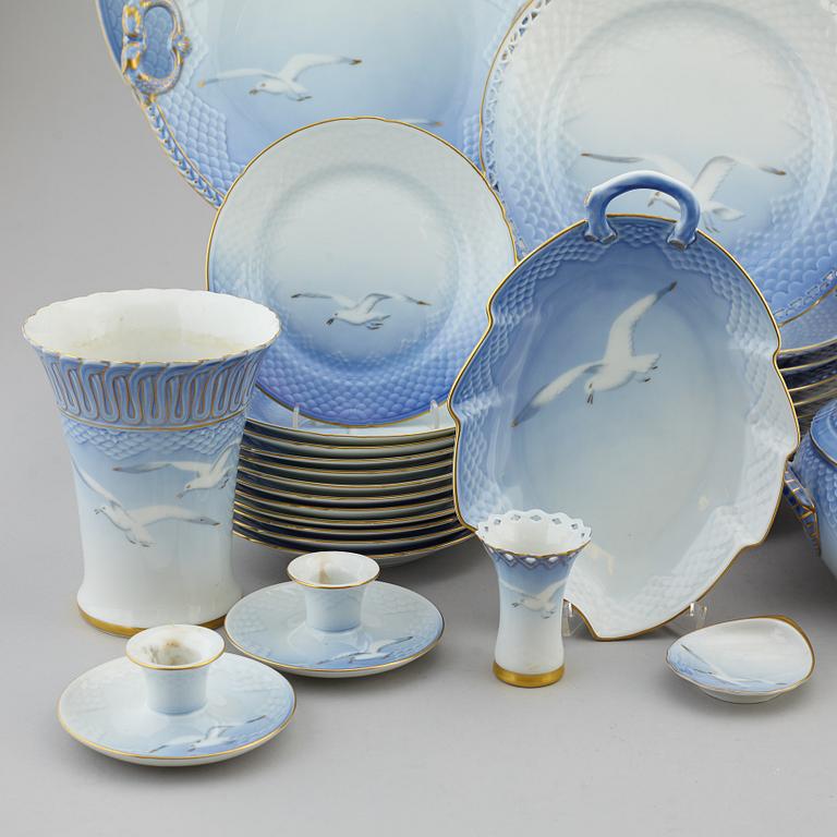 A 'Måsen' service, Bing & Grøndahl (52 pc).