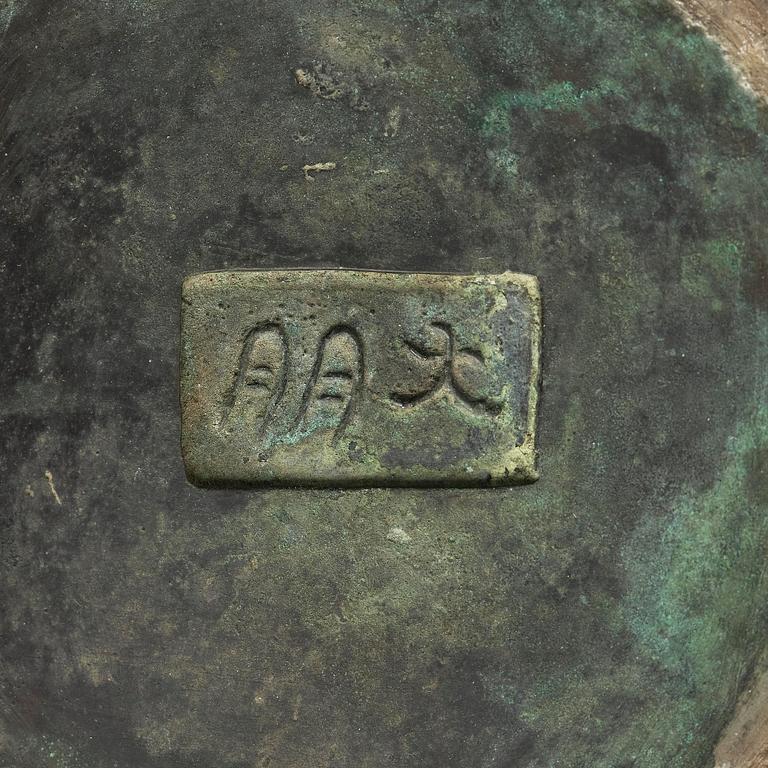 A large archaistic bronze vase, Zhadou, Qing dynasty.