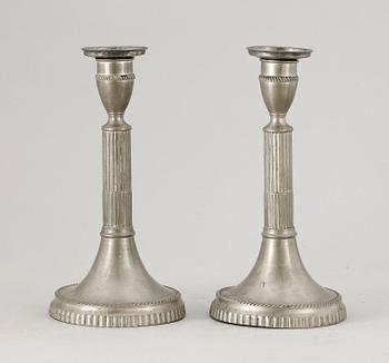 LJUSSTAKAR, ett par, tenn, gustavianska, Carl Gustaf Malmborg, Stockholm (1767-1806).