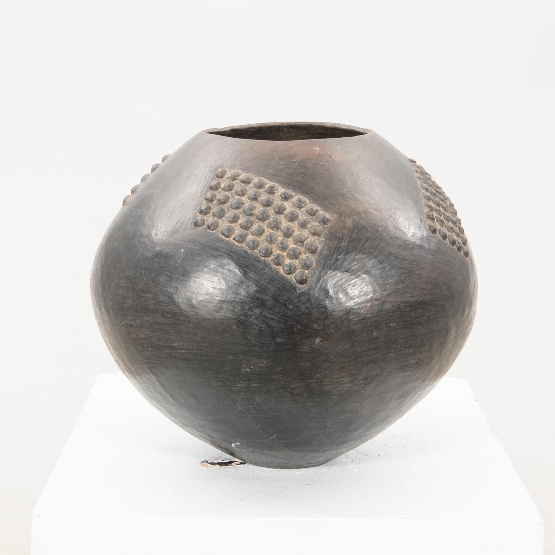 Beer pot Ukhamba, Zulu, South Africa 20th century.