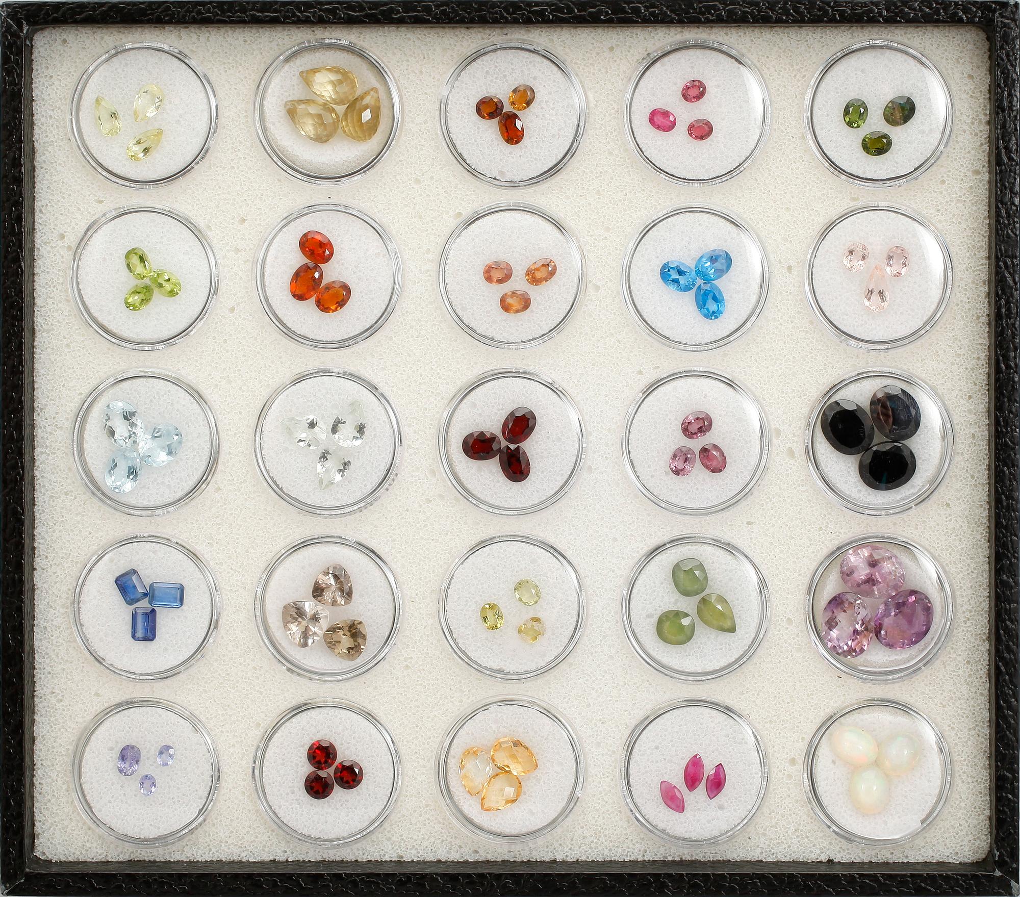 ÄDELSTENSSAMLING, 25 delar.