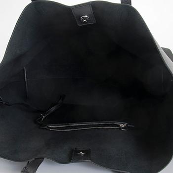 Saint Laurent, a 'Sac shopping' bag.