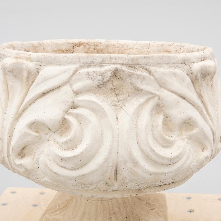 Trädgårdsurna 1900-tal stenmassa.