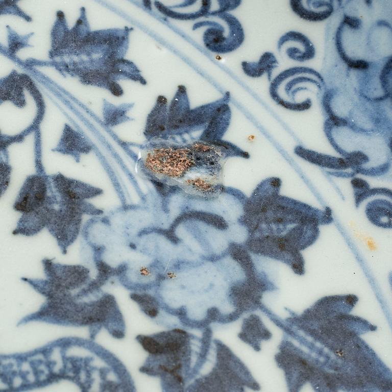 A large blue and white dish, Ming dynasty (1368-1644).