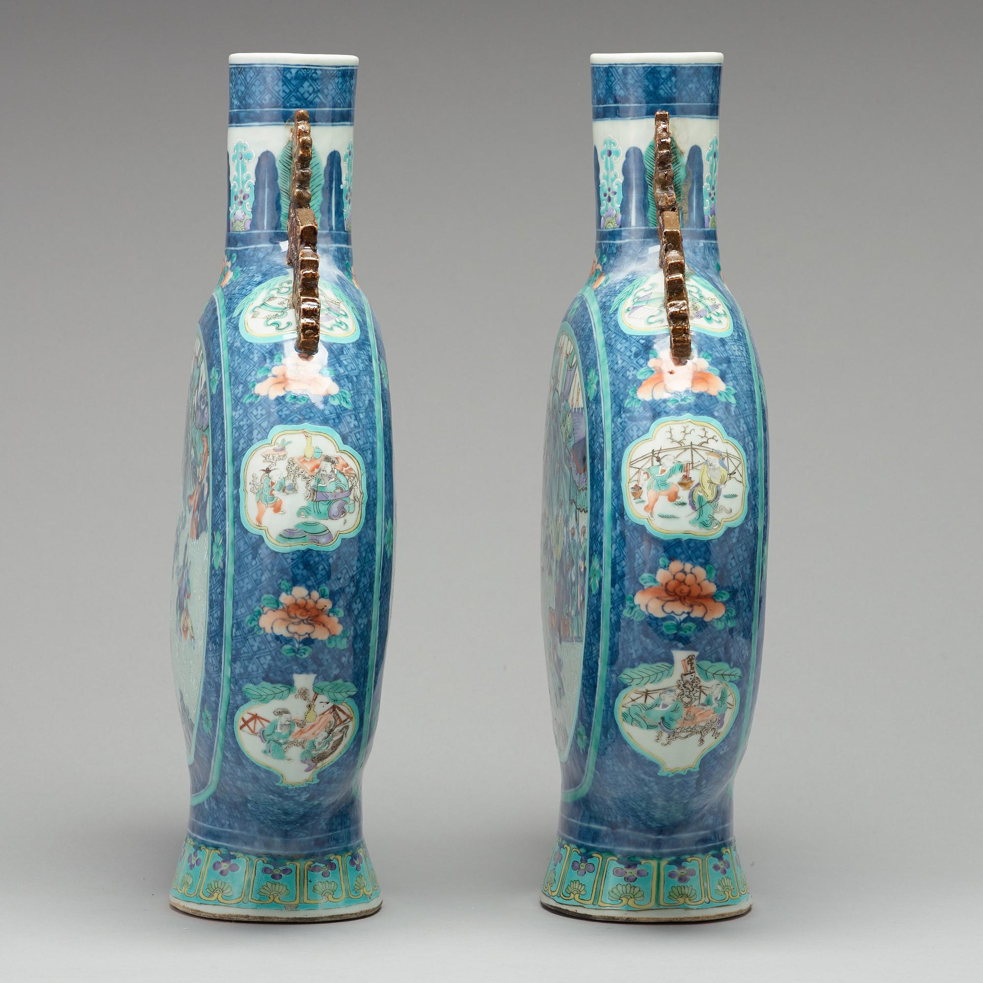 A pair of doucai moonflasks, Qing dynasty, 19th Century.