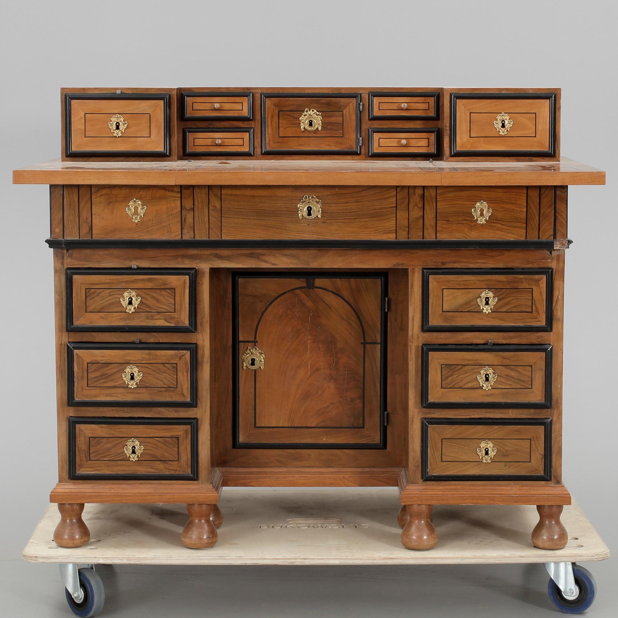 SKRIVBORD, 1700-tal samt 1900-tal.