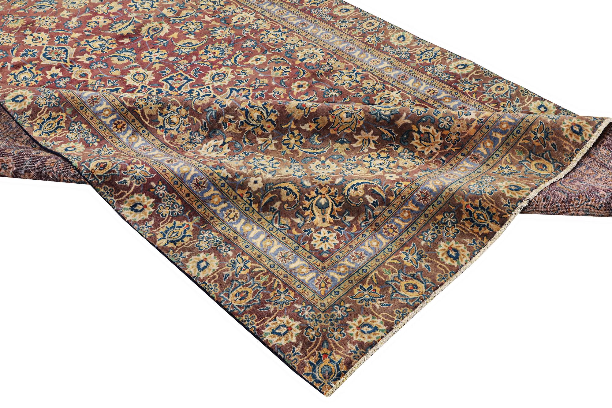 A carpet, Kashan, ca 325 x 209 cm.