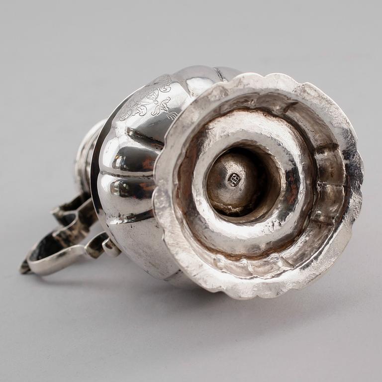 KANNA, silver, möjligen Tyskland, 1800-tal. Vikt ca 143 gram.