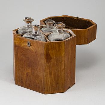 A gustavian style mahogany box with 4 glass bottles, circa 1900.